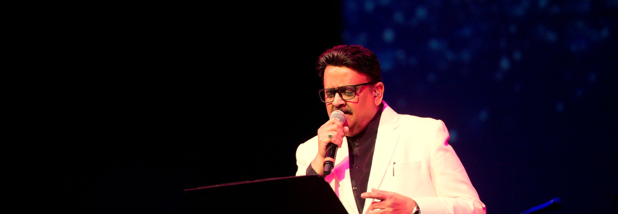 S. P. Balasubrahmanyam singing on stage at CineMusiq Euphoria