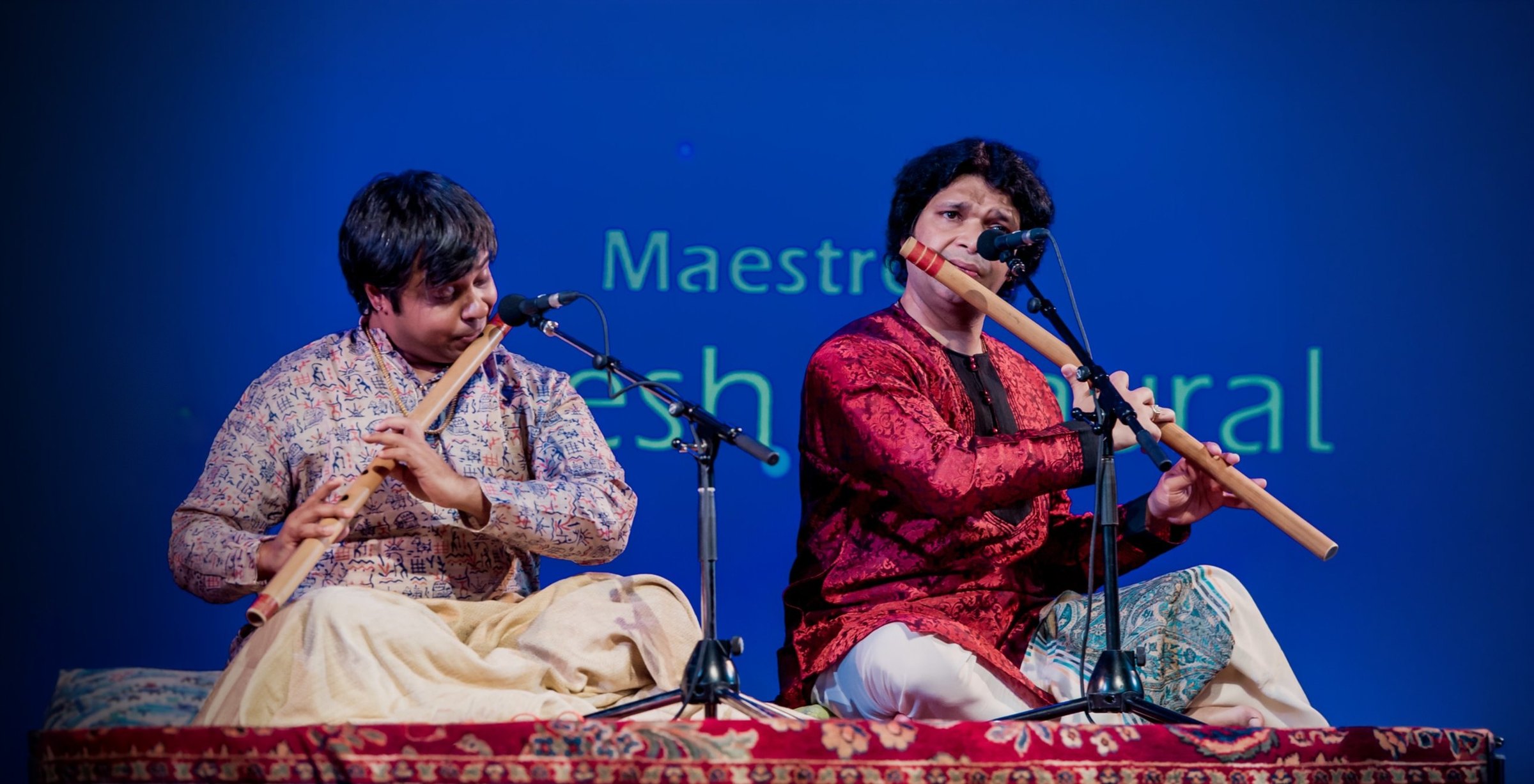 Maestro Shashank Subramanyam and Maestro Rakesh Chaurasia playing flute together on stage